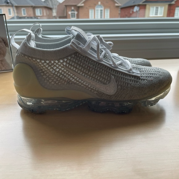 NIKE Air VaporMax Flyknit - Picture 3 of 8